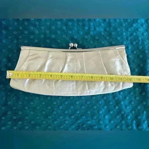 Hobo Off-White Clutch Purse with Floral Interior 12” 2010 Date formal classic - Picture 11 of 12